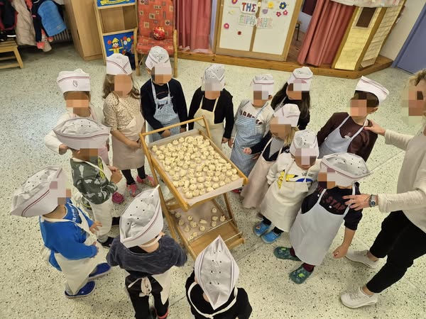 “Bread-Harmony” in schools of Thessaloniki by the Varnavas Folklore Company and the European Bread Museum.